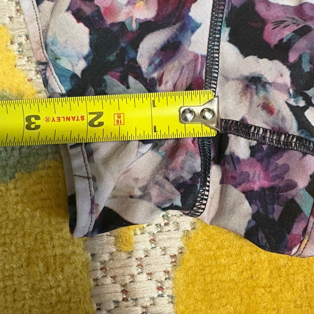 Lululemon Hotty Hot Short 2.5” Size 12 / Deep Phantom Floral - Picture 10 of 10